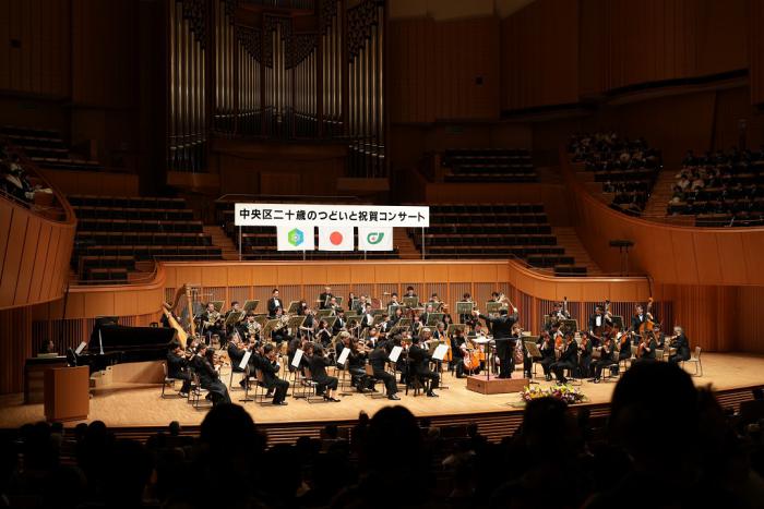 札幌交響楽団によるフルオーケストラの演奏の様子