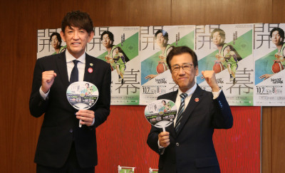 折茂代表取締役社長と秋元市長の写真