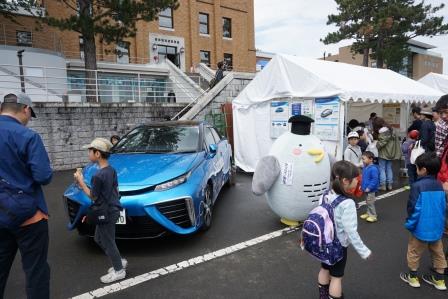 さっぽろ水道フェスタ2019での燃料電池自動車展示の様子