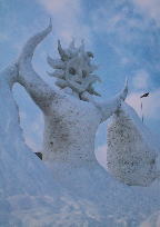 写真：第30回岡本太郎さんデザインの「雪の女神」