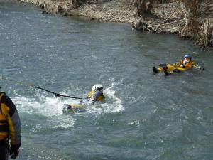 写真：流水救助訓練の様子2