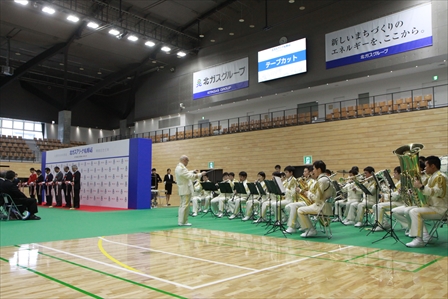 写真：中央体育館開館記念式典での音楽隊の演奏