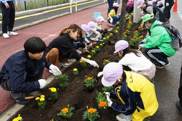 花植えの様子1