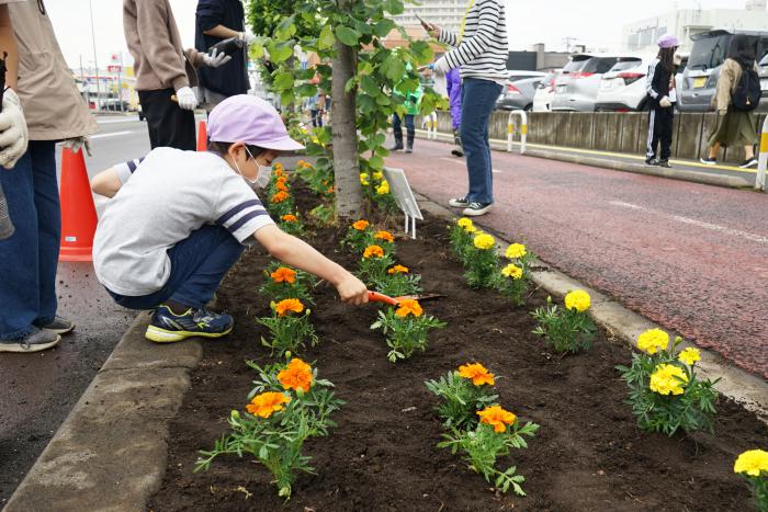 花植えの様子3