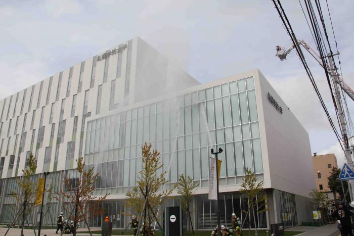 札幌学院大学の建物への放水訓練