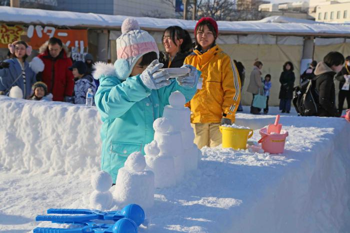 雪遊びのコーナーの様子