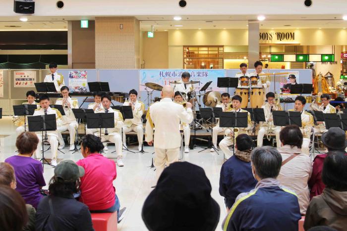 札幌市消防音楽隊「119コンサートinサンピアザ」の様子