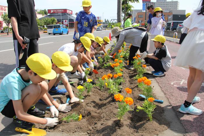 花植えの様子3