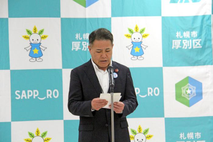 ベビーファースト宣言を行う前田区長