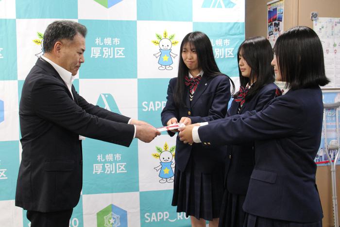 義援金寄付の様子