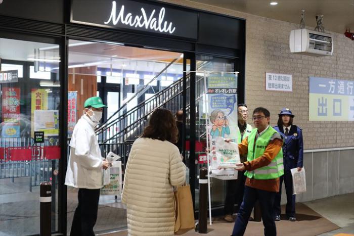 写真：特殊詐欺被害防止街頭啓発1