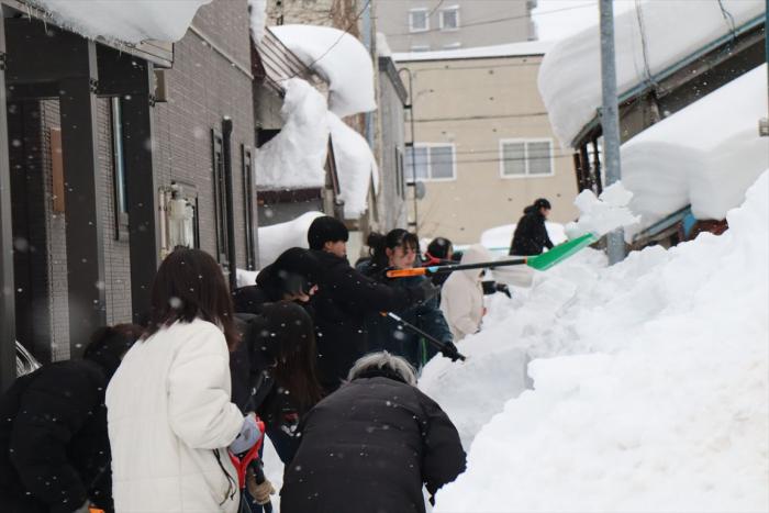 写真：静修高校除雪ボランティア2