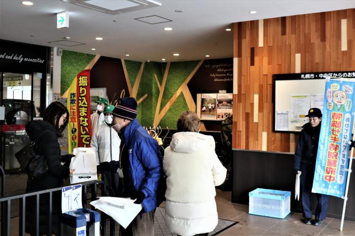 写真：特殊詐欺被害防止街頭啓発1