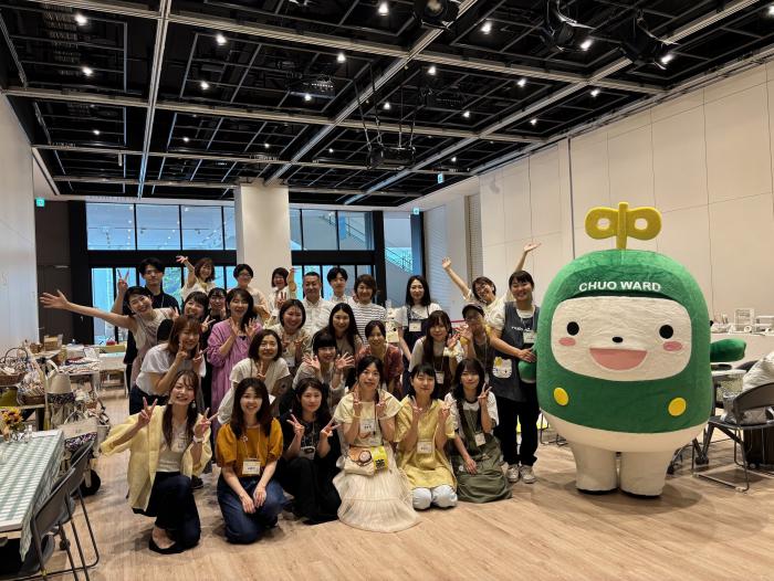 中ウォークんとスタッフのみなさんで集合写真