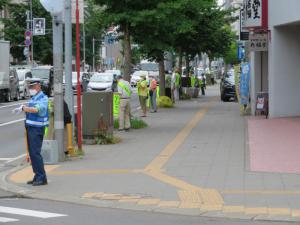 夏の交通安全街頭啓発の様子