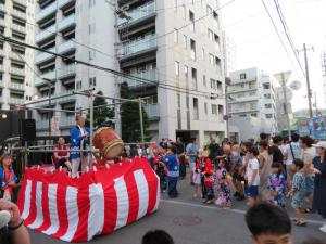 盆踊りの様子