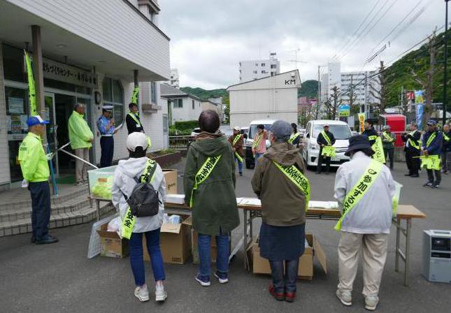 初夏の街頭啓発の様子