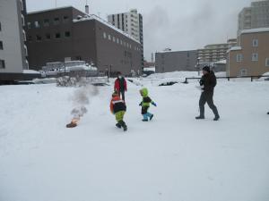 消火バケツリレーのようす