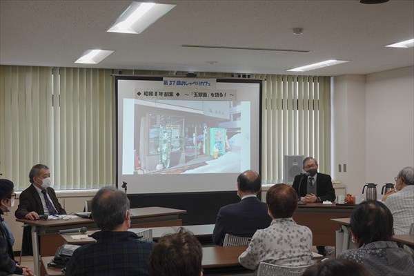 登壇者の様子（左：塚田氏、右：玉木氏）