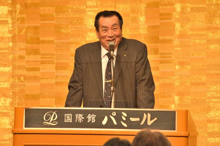 挨拶をする笹川会長