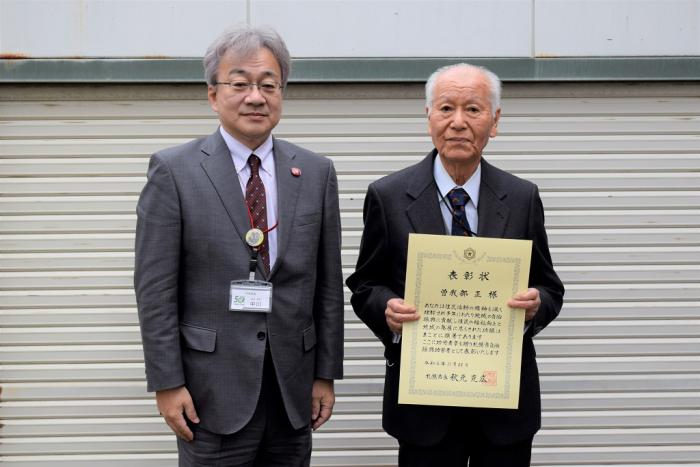 中川中央区長（左）と曽我部さん