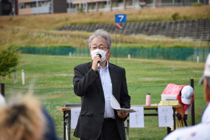 あいさつする中川区長