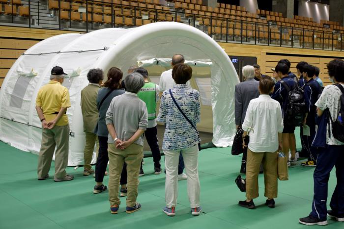 エアテント見学の様子