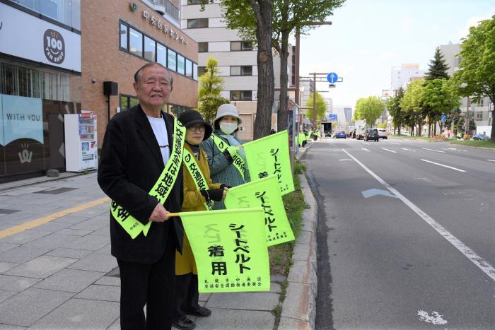 交通安全街頭啓発の様子1