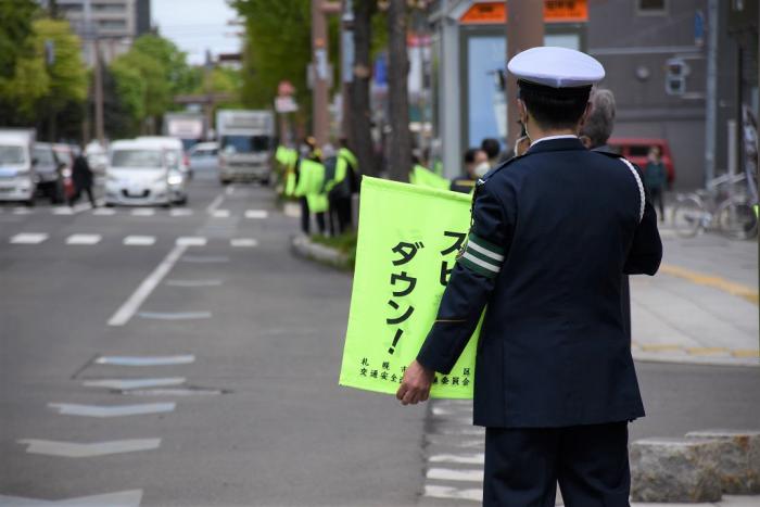 交通安全街頭啓発の様子2