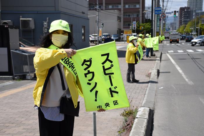 交通安全街頭啓発の様子3
