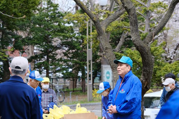 挨拶する笹川会長