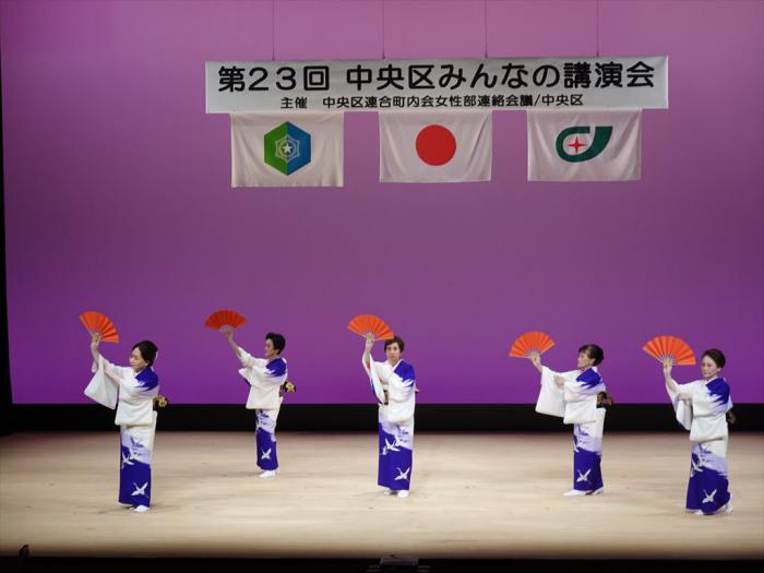 活動発表を行う女性部メンバー