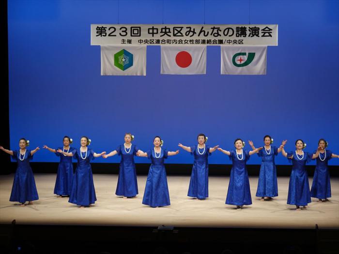 活動発表を行う女性部メンバー