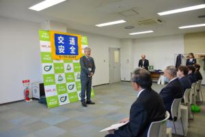 お祝いの言葉を述べる中川会長