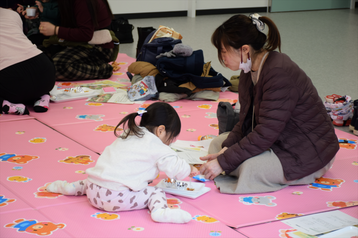 試食をしている参加者