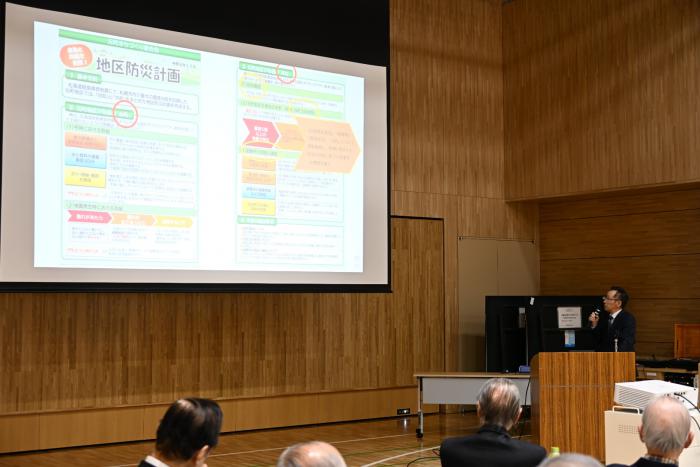 取り組み内容について発表する田岡防災部長