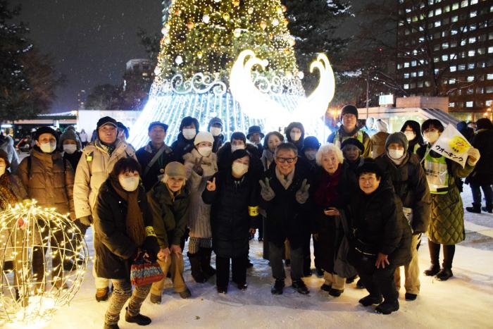 ゴール地点のさっぽろテレビ塔で記念撮影