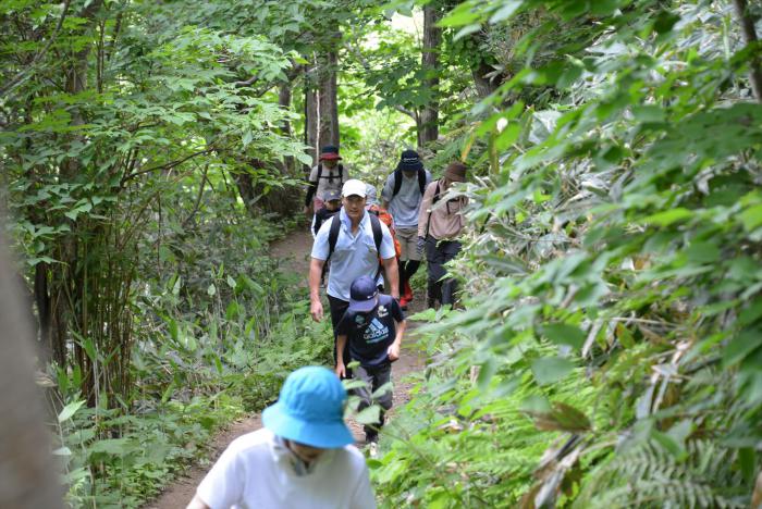 登山を楽しむ参加者1
