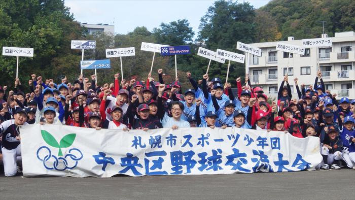 選手と市民部長の集合写真