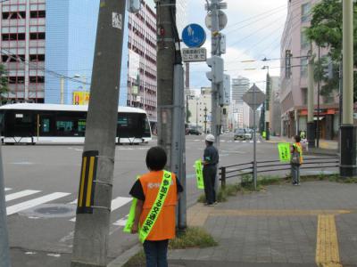 夏の交通安全街頭啓発の様子