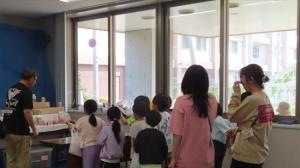 子ども縁日（射的）の様子