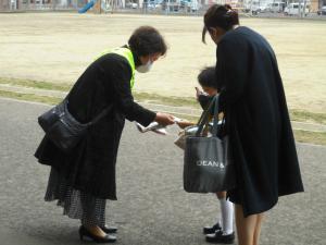 写真：新入学交通安全特別啓発の様子