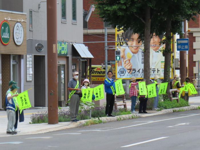 写真：夏の交通安全街頭啓発