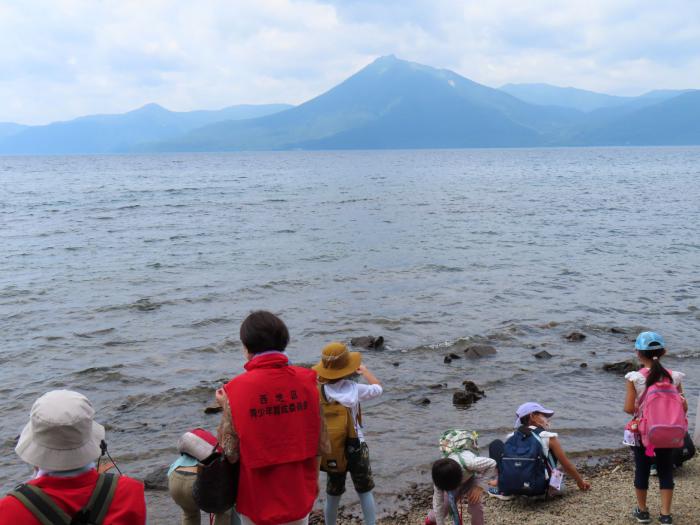 写真：支笏湖畔での様子