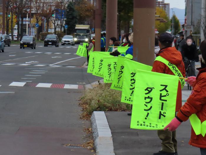 写真：交通安全街頭啓発の様子