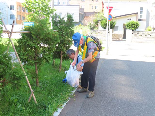啓発清掃の様子