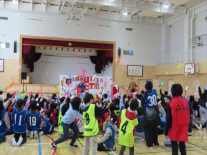 最後はバルーンアートを作って飛ばしました