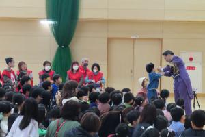 新春子どもお楽しみ大会の様子（大道芸）