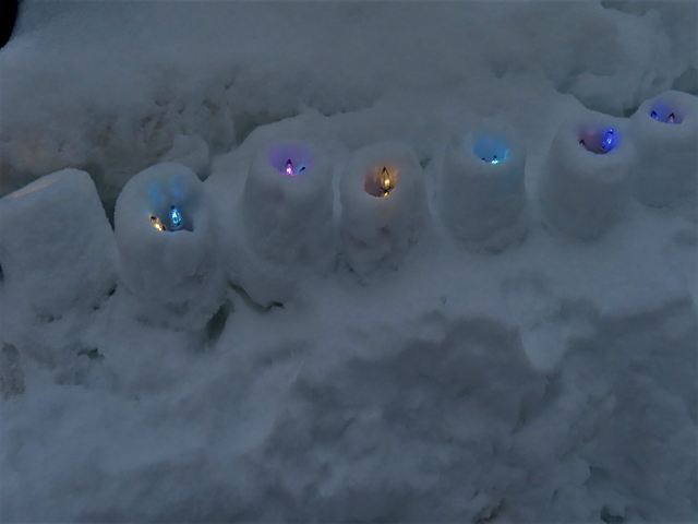 色とりどりのスノーキャンドル