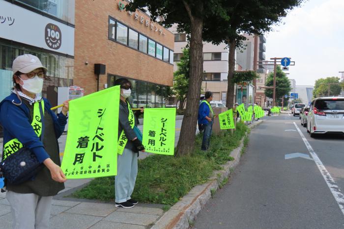 夏の交通安全街頭啓発の様子